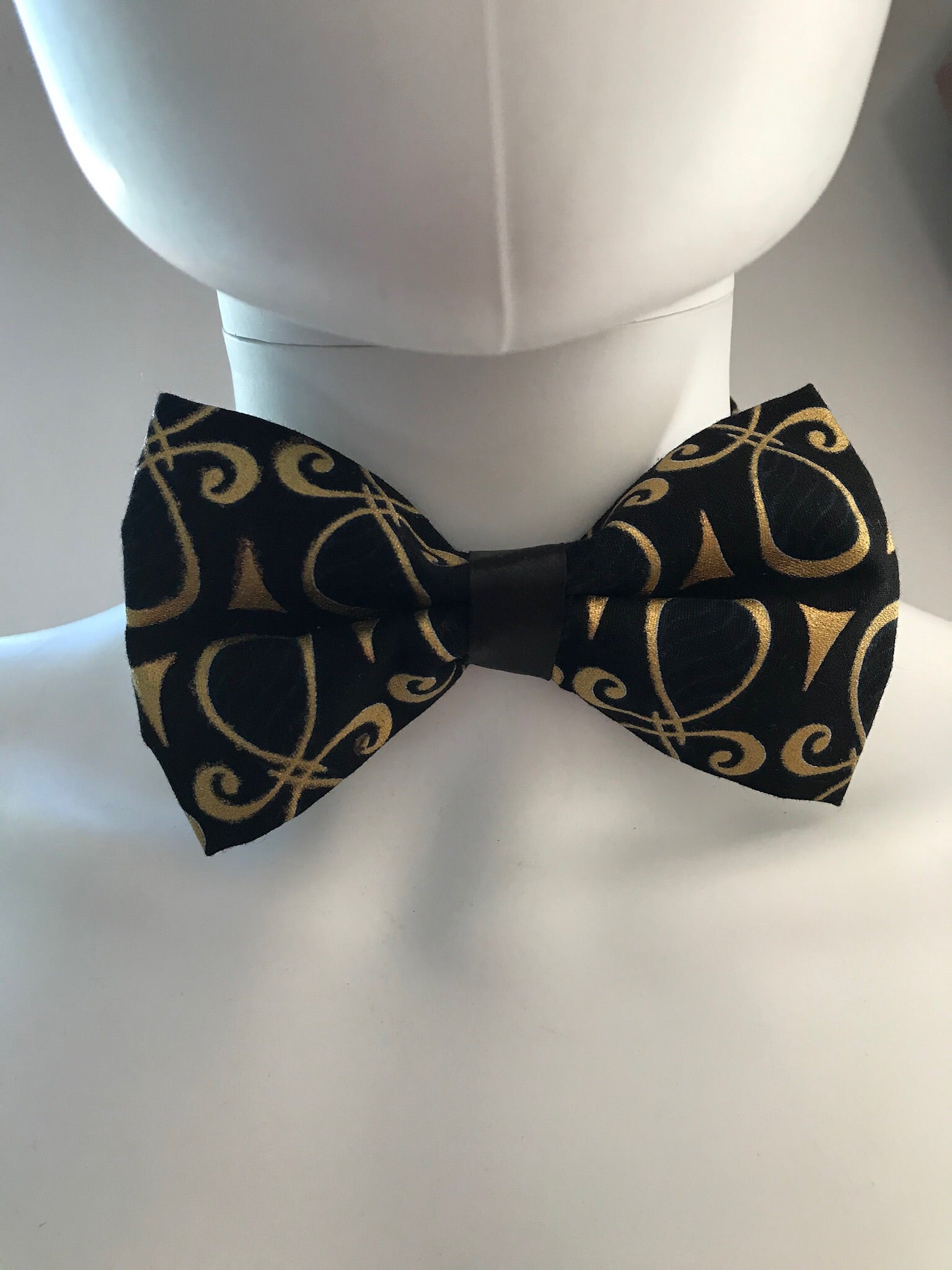 B110G African print Ankara bow tie